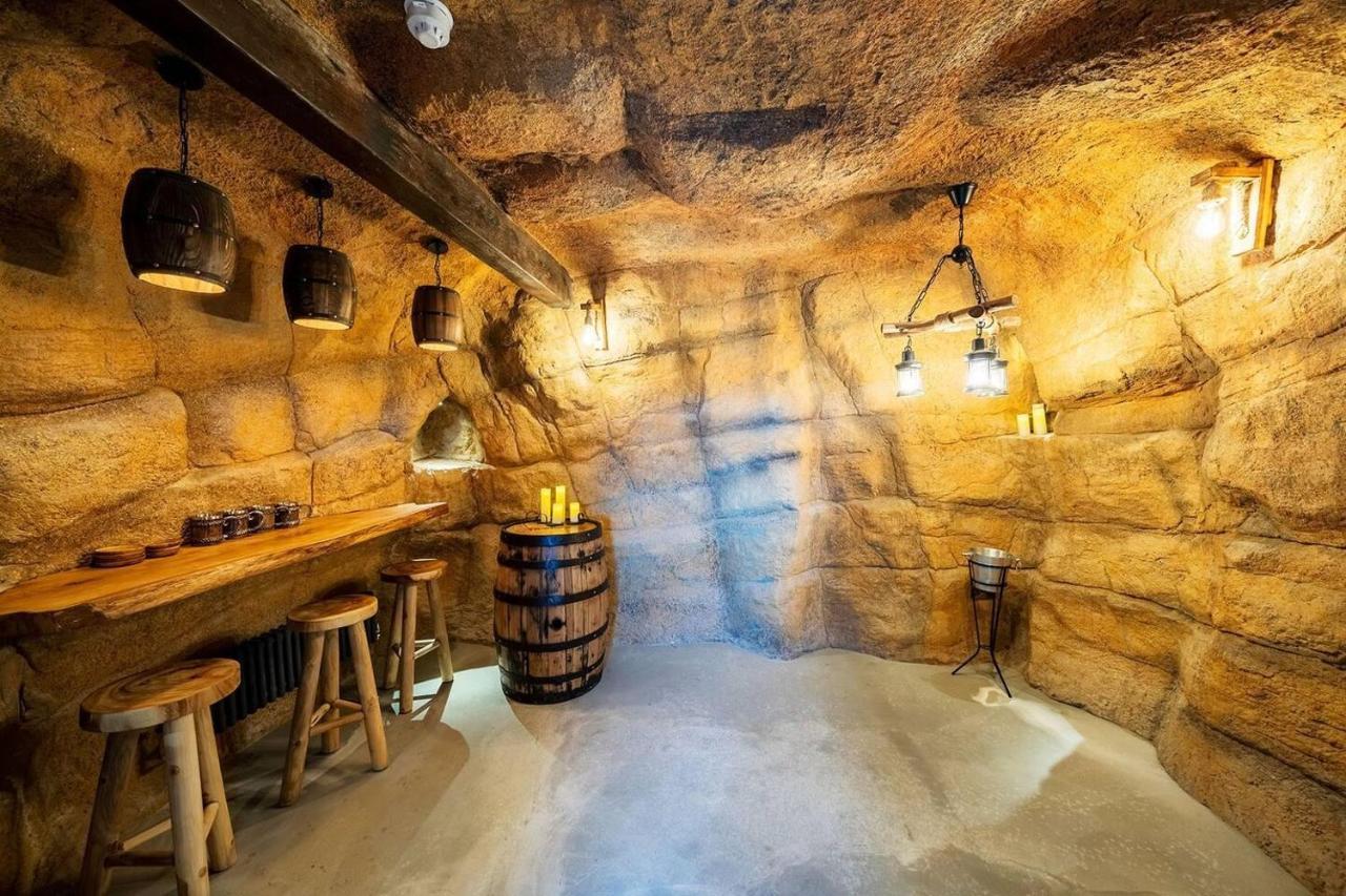 Clwyd Gate Manor Pool Sauna Hottub Cave Wales 里辛 外观 照片