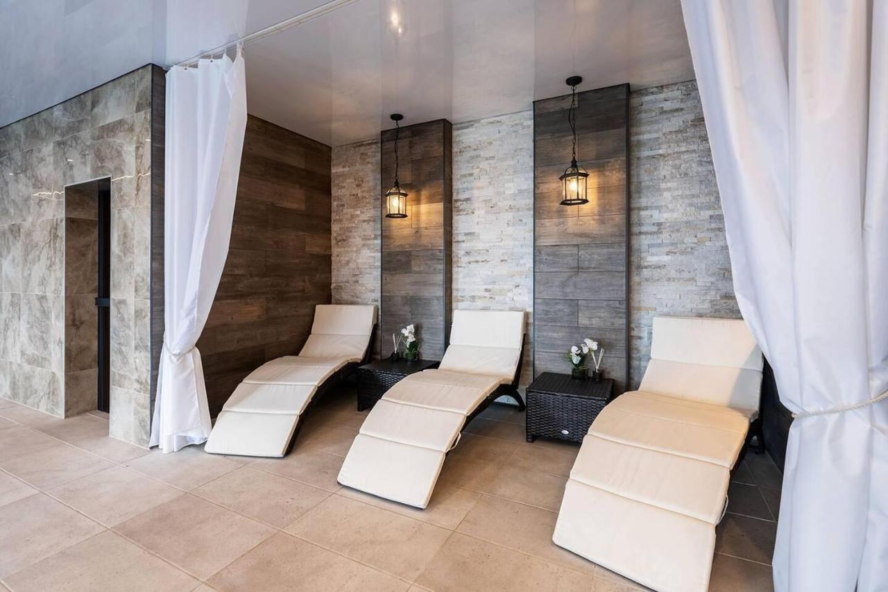 Clwyd Gate Manor Pool Sauna Hottub Cave Wales 里辛 外观 照片