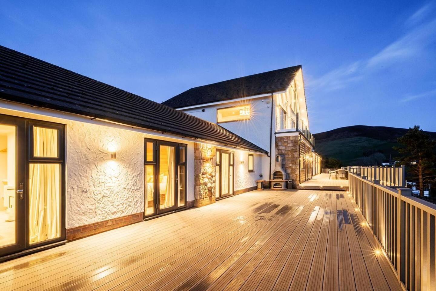 Clwyd Gate Manor Pool Sauna Hottub Cave Wales 里辛 外观 照片
